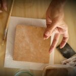 Pegante Mordiente Franco Arte De 60ml Usando El Pegamento Con Las Manos