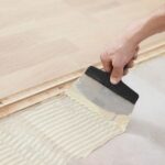 Pegaucho Solucion De Caucho En Todos Los Tamanos Aplicando Con Espatula